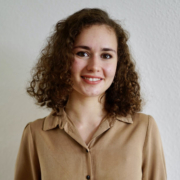 Lara_Fischer_ab.1.August_wieder-im-Wagner-Schriften-Team