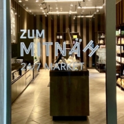 Wagner-Schriften_Beschriftung_zum-Mitnaeh_by-Hyatt-Regancy_TheCircle_Flughafen_ Wagner-Schriften_Beschriftung_zum-Mitnaeh_by-Hyatt-Regancy_TheCircle_Flughafen