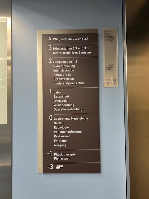 Spital-Muri_Stockwerk-Beschriftung