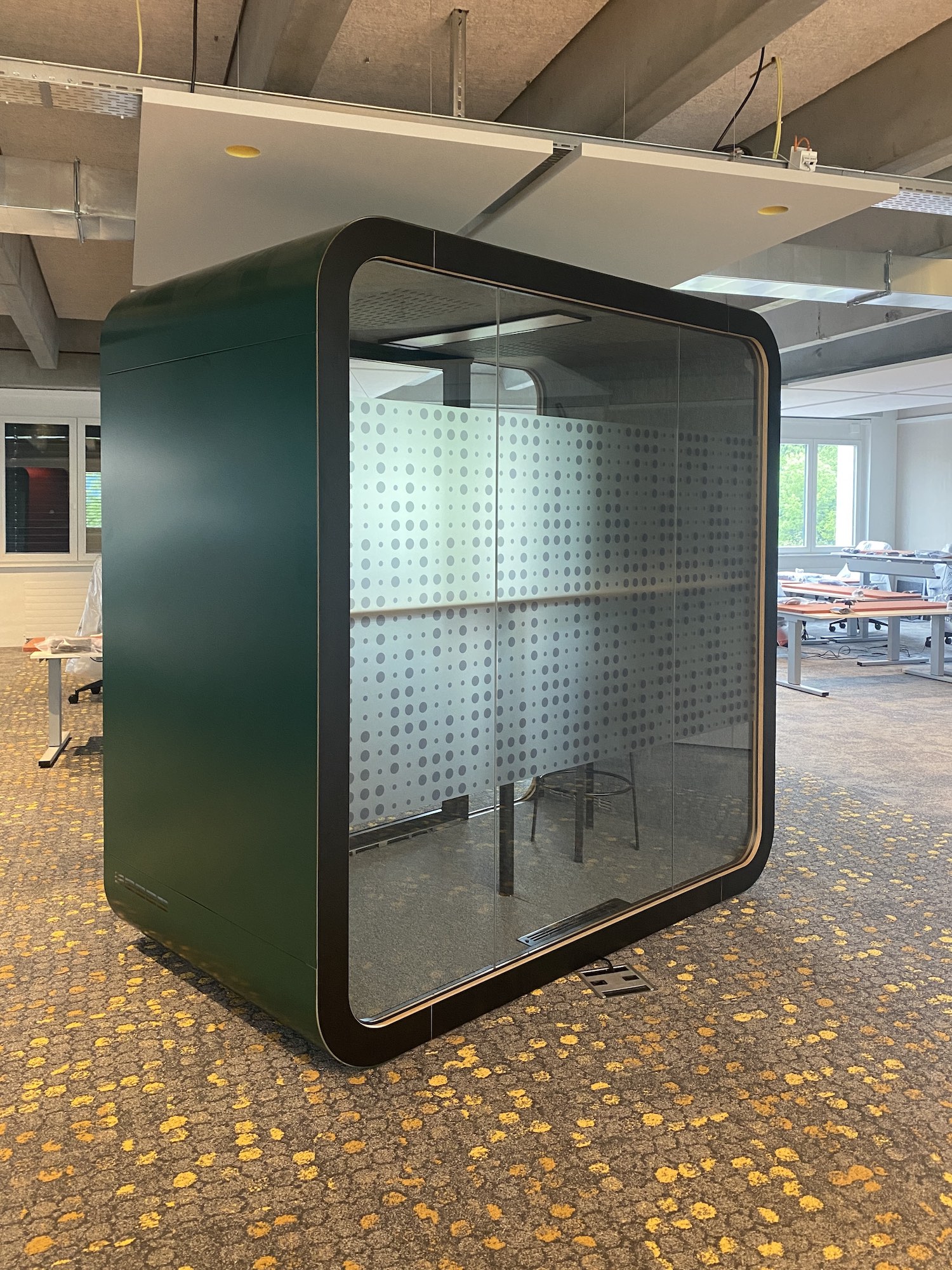 Kreative Beschriftung für Büroräumlichkeiten von Wander AG