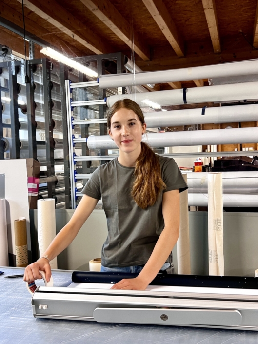 Luisa-Savoldi_Lernende-Gestalterin-Werbetechnik-EFZ_2024 Luisa-Savoldi_Lernende-Gestalterin-Werbetechnik-EFZ_2024