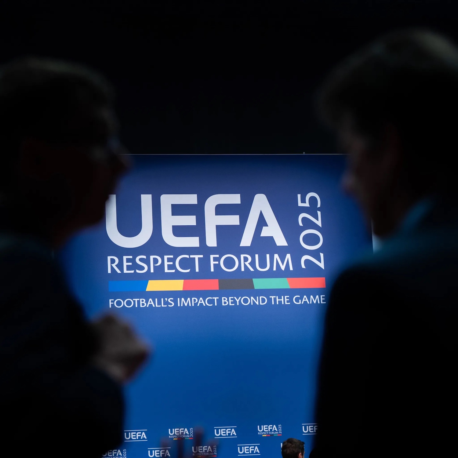 UEFA_Respect Forum mit Bühnenbild von Wagner Schriften
