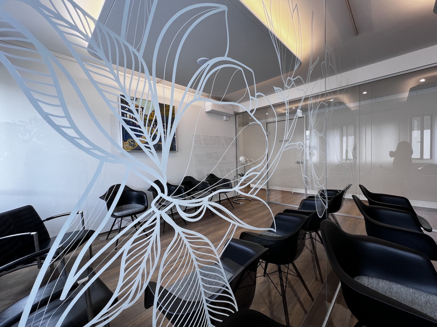 Florale-Grafik_Warteraum_Praxis-Mattiola_2